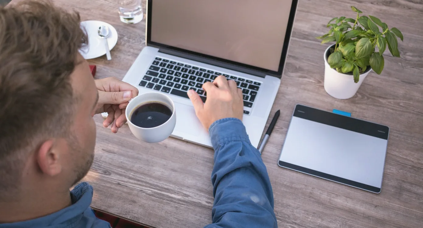 Navnekort som tåler høstens webinarer og lange opptak